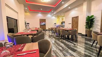 Economy-Apartment, Balkon, Stadtblick | Speisen