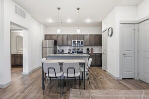 Dining - Chisholm Trace 1233 I Spacious 1 Bed 1 Bath (Cleburne)