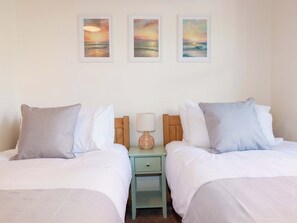 3 dormitorios, decoración individual, mobiliario individual