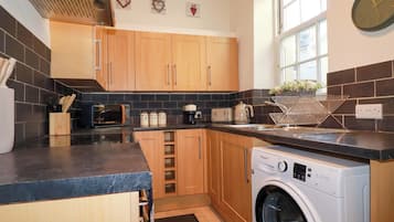 Utensilis de cuina, vaixella i coberteria