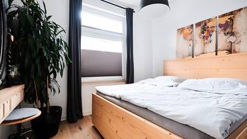 Iron/ironing board, WiFi, bed sheets