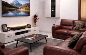 Deluxe Apartment, City View | Living area - Deutsch Inn Luxury Apt (Weija)