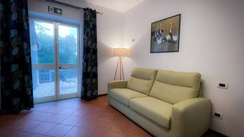 Residenza Deluxe, vista parco (Camera 2 (Aironi)) | Area soggiorno | TV