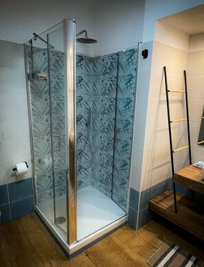 Deluxe Double Room, Non Smoking, Private Bathroom (Camera 4 (Ulivi)) | Bathroom | Shower, hair dryer, towels, soap