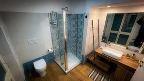 Habitación Deluxe doble, no fumadores, baño privado (Camera 4 (Ulivi)) | Baño | Ducha, secador de pelo, toallas y jabón