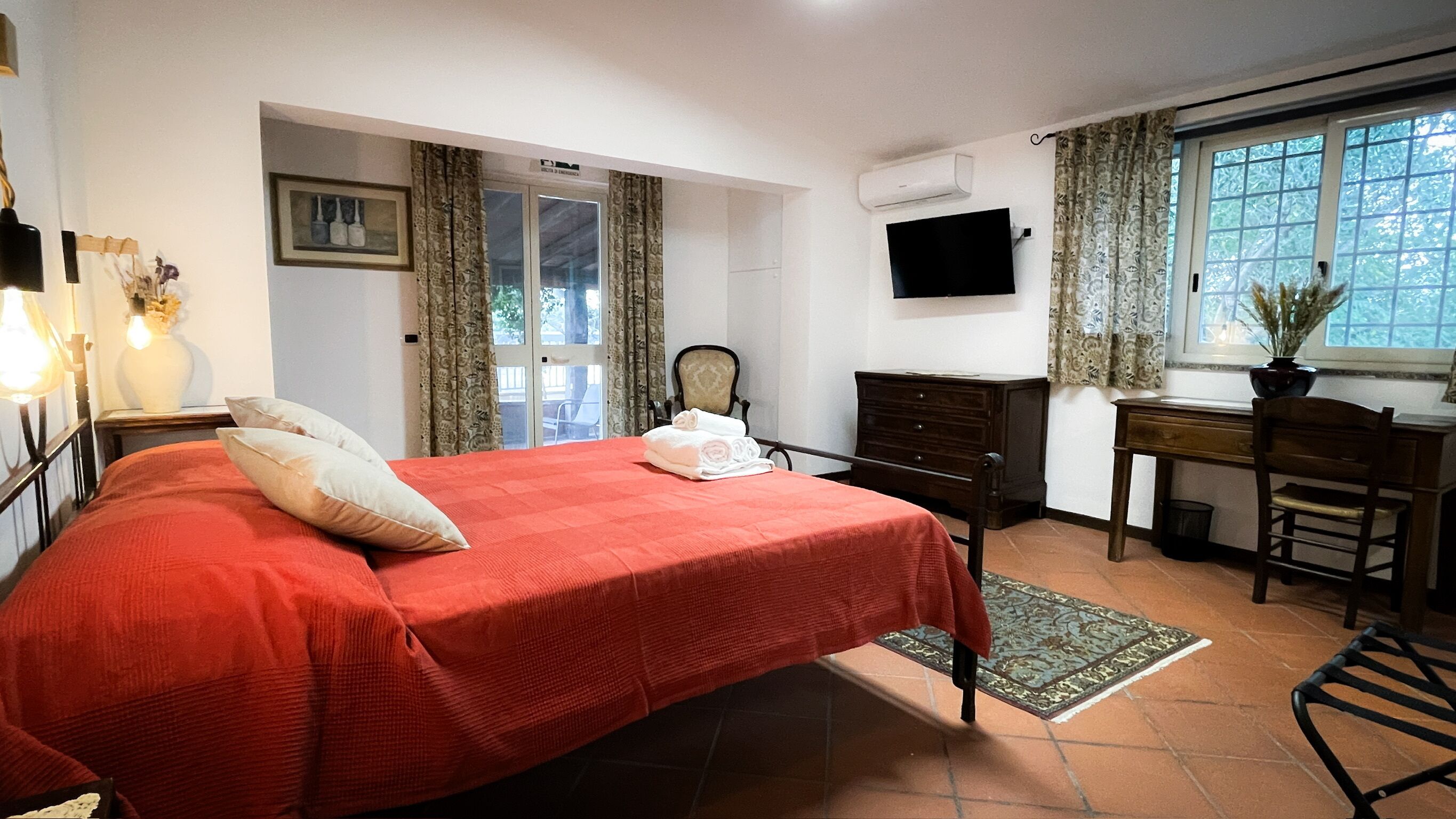 Deluxe Double Room, Non Smoking, Private Bathroom | Desk, blackout drapes, free WiFi