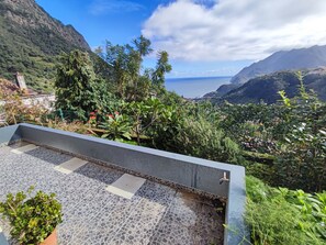 Property grounds - Madeira, 2 Bedroom house with sea view and Penha de Águia, Porto da Cruz, Madeira Island (Porto da Cruz)