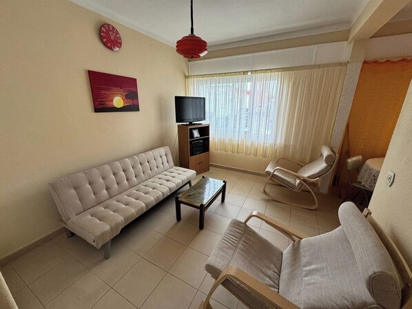 TV - Algarve, cozy T1+1 in the centre of Quarteira (Quarteira)