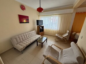 TV - Algarve, cozy T1+1 apartment in the centre of Quarteira (Quarteira)