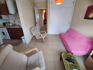 TV - Algarve, cozy T1+1 in the centre of Quarteira (Quarteira)