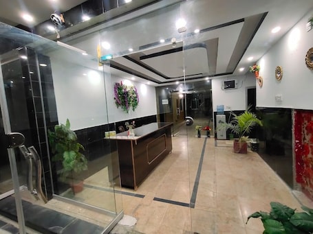 Lobby. ALZAHIR Hotel & GUESTHOUSE