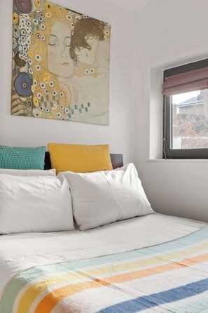 Apartment - Canal-view London Flat Near Victoria Park (London)