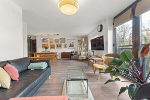 Apartment - Canal-view London Flat Near Victoria Park (London)