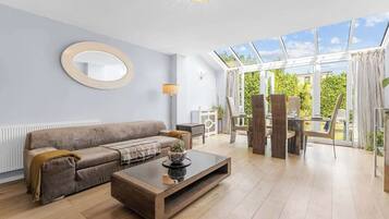 3 bedrooms, Internet