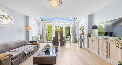 3-bed Greenhithe Retreat Garden Near Bluewater