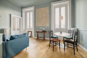 House - w Bright 2BR Near Arco Della Pace (Milan)