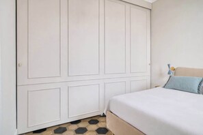 House - w Bright 2BR Near Arco Della Pace (Milan)