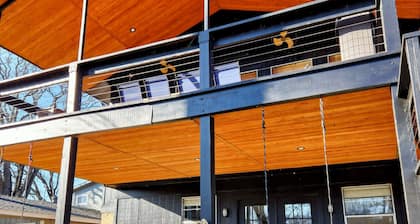 Lake Tawakoni Oasis
GameHouse,Waterfront, BoatHouse,Fishing Retreat,Hot tub