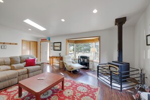 Smart TV - Sandys 808 – Steps to beach, perfect retreat! (Pacific City)