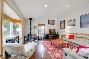 Smart TV - Sandys 808 – Steps to beach, perfect retreat! (Pacific City)