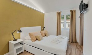2 Schlafzimmer, Bügeleisen/Bügelbrett