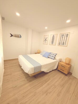 Iron/ironing board, WiFi, bed sheets - Puerto Beach House: Sea Views, Wi-Fi & Air Conditioning (Puebla de Farnáls)