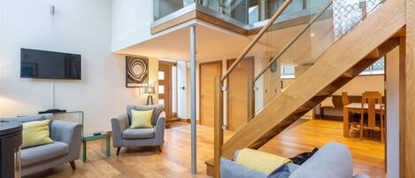 Smart TV, fireplace, DVD player, books