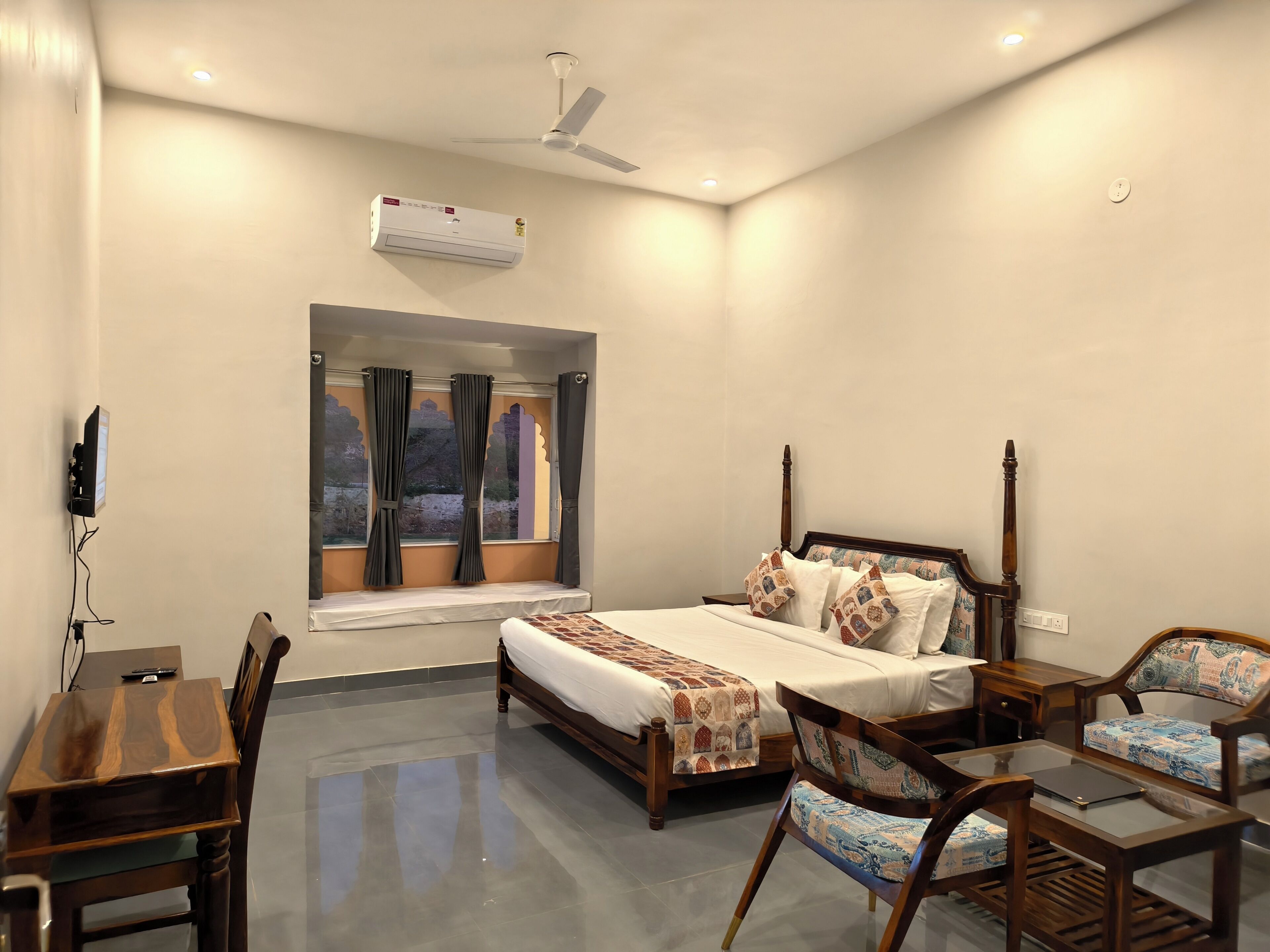 Superior Room, Garden View | Desk, free WiFi