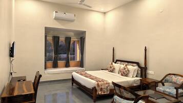 Superior Room, Garden View | Desk, free WiFi