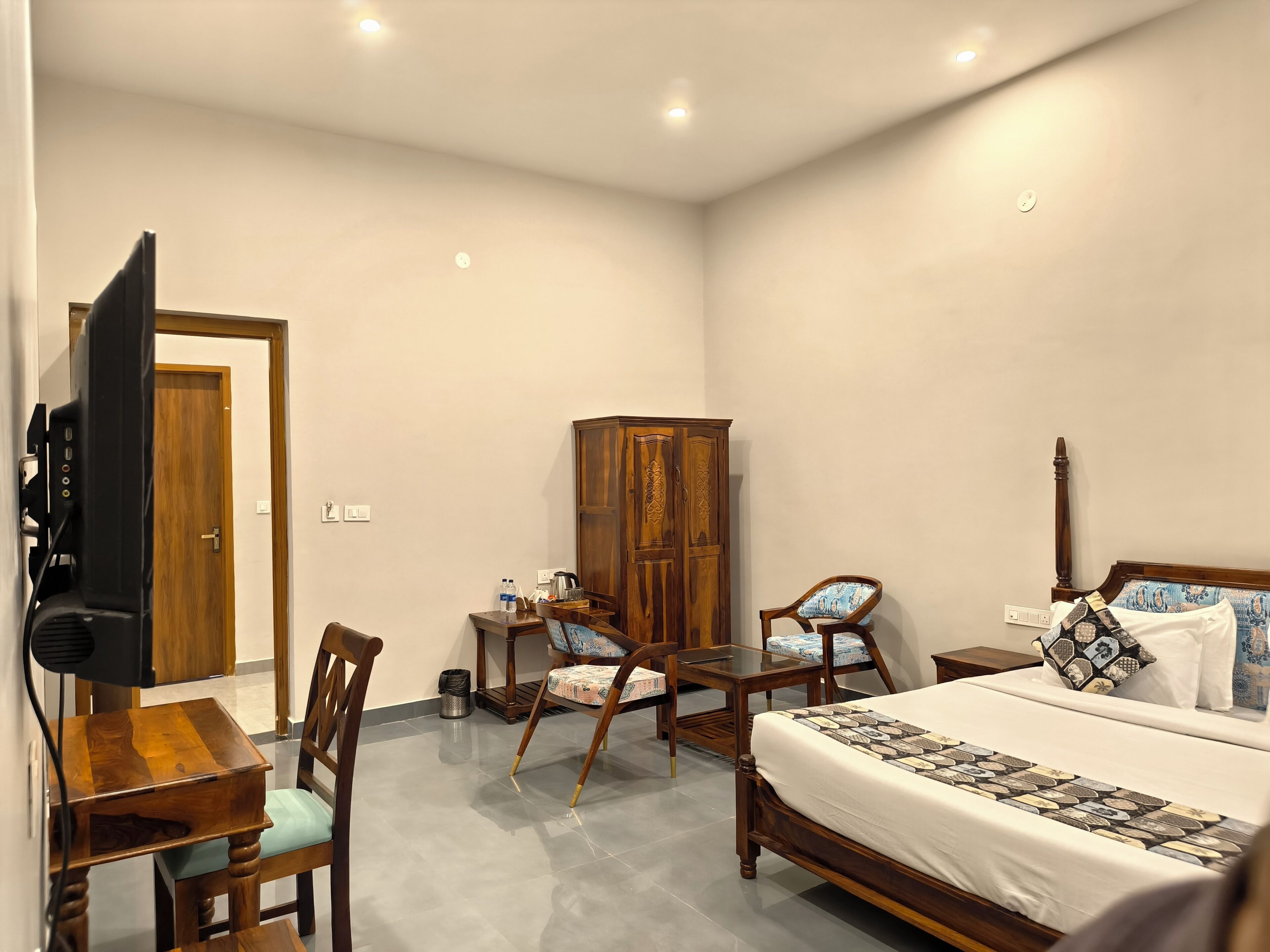 Deluxe Room, Mountain View | Desk, free WiFi