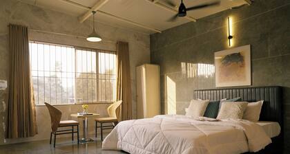 SHREE LODGING & BOARDING