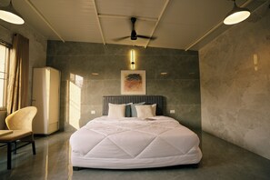 Executive Room | Free WiFi - SHREE LODGING & BOARDING (Vasai)