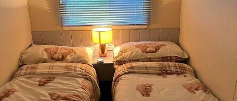 3 makuuhuonetta, yksilöllisesti sisustettu, yksilöllisesti kalustettu