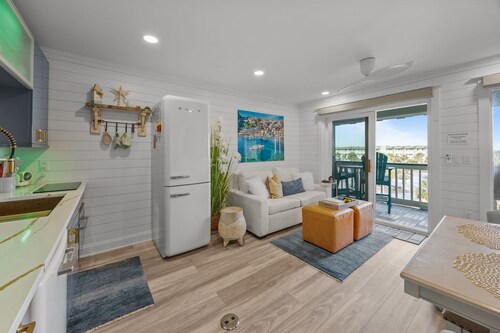 Stunning, Luxury Oceanfront Condo! Fishing Pier & Pool! *Unit 339*