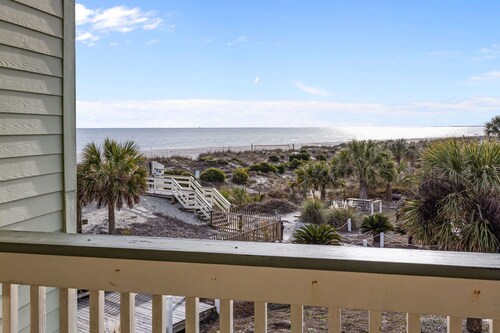 Beautiful Oceanfront Condo New to the Rental Market!