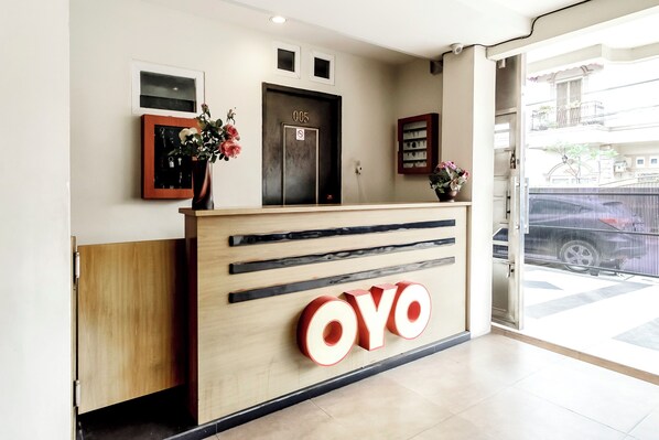 Reception - Collection O 294 Andrea Residence (Medan)