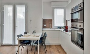 冰箱、洗碗机、烤面包机