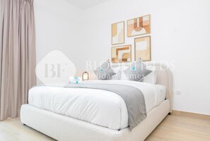 Apartment, Balcony - Bloomfields Modern 1Br Water's edge (Abu Dhabi)
