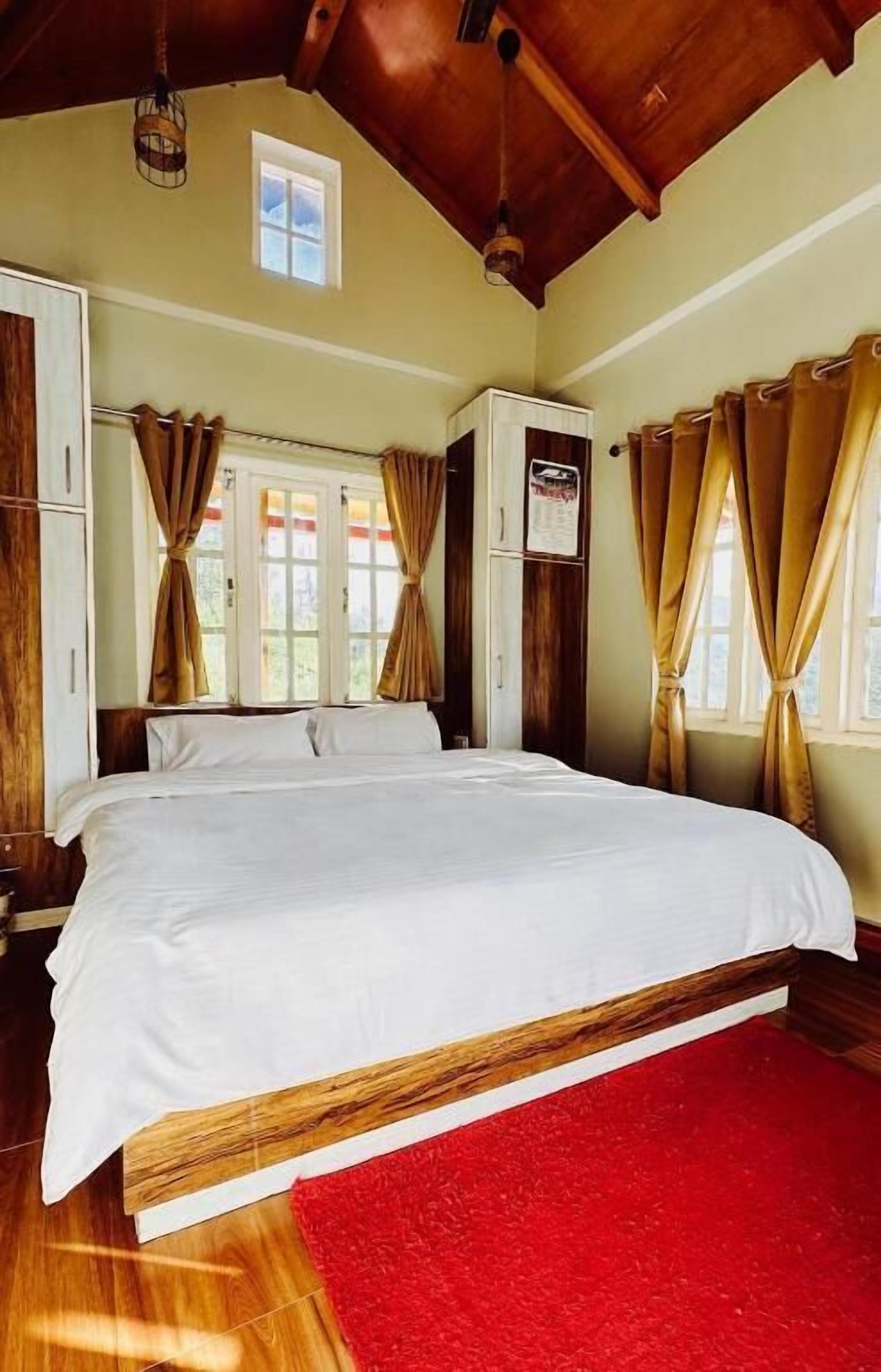 Estúdio luxo, sacada, vista para a montanha | Cofres nos quartos, espaço de trabalho para notebook, cortinas blackout