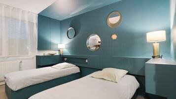 Een strijkplank/strijkijzer, wifi, beddengoed