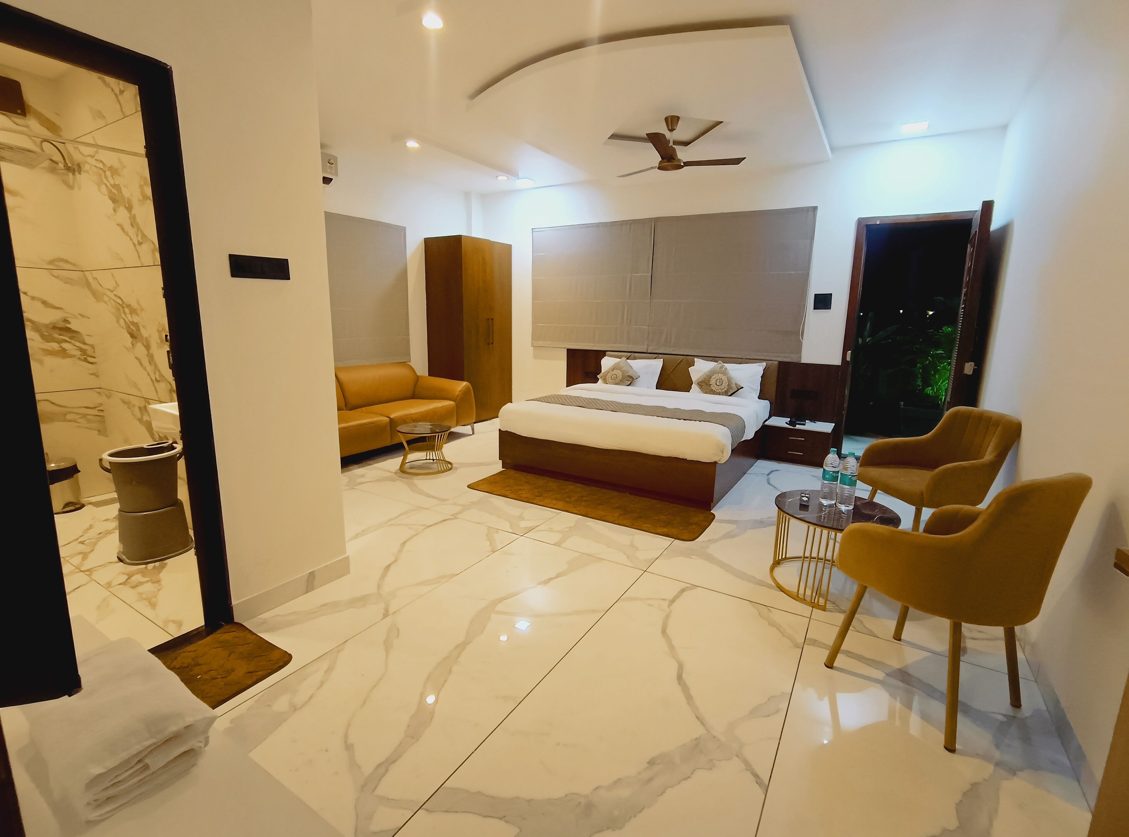 Premium Double Room | Desk, free WiFi, bed sheets