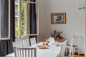 Dining - Luminous Design Flat / Paseo de Gracia (08007 Barcelona)