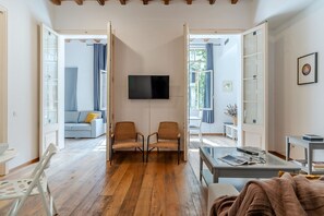 Living area - Luminous Design Flat / Paseo de Gracia (08007 Barcelona)