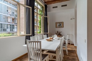Dining - Luminous Design Flat / Paseo de Gracia (08007 Barcelona)