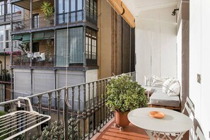 Property grounds - FAMILY FRIENDLY MODERNIST TERRACE APARTMENT (08009 Barcelona)