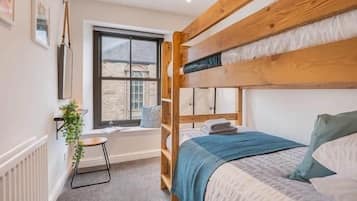 2 bedrooms, iron/ironing board, travel cot, free WiFi