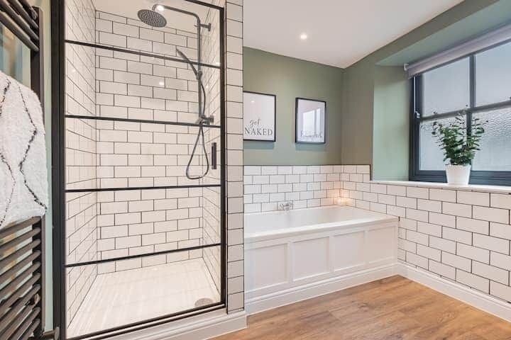 Hair dryer, towels, toilet paper