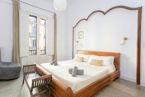 7 bedrooms, iron/ironing board, travel cot - Unique & Stylish Townhouse / Paseo de Gracia (08037 Barcelona)