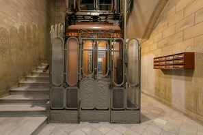 Interior - Unique & Stylish Townhouse / Paseo de Gracia (08037 Barcelona)