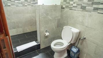 Albornoces, toallas y papel higiénico